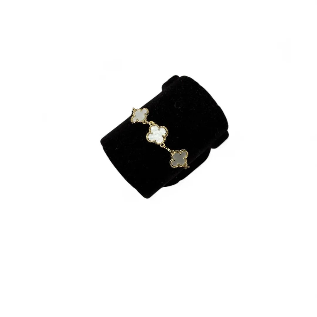 PULSEIRA TREVO 10MM MADRÉPEROLA 10MM RESINADO GRAVATINHA - BANHADO A OURO 18K