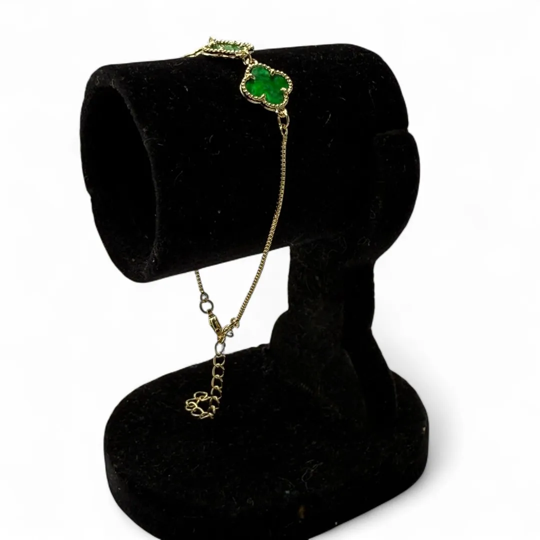 PULSEIRA TREVO VERDE RESINADO 10MM COM EXTENSOR- BANHADO A OURO 18K