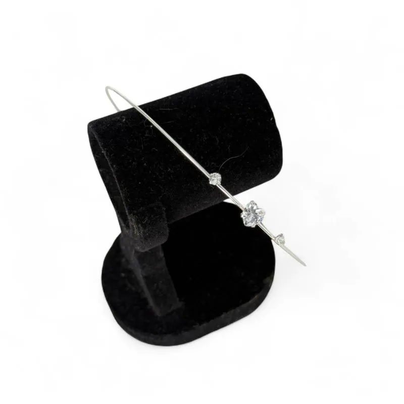 CORRENTE CHOKER RIGIDO  COM PONTO DE LUZ CORAÇÃO CRISTAL E EXTENSOR - BANHADO A PRATA 925
