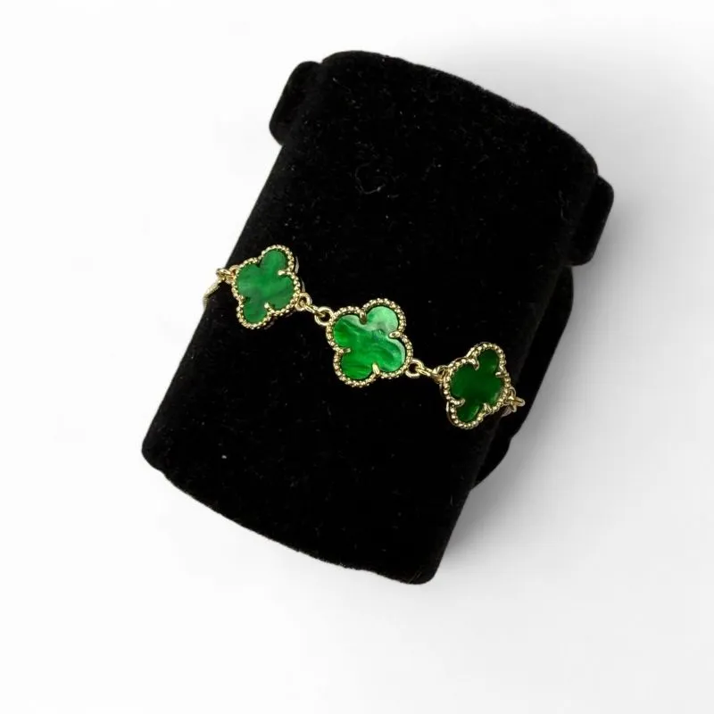 PULSEIRA TREVO VERDE RESINADO 10MM COM EXTENSOR- BANHADO A OURO 18K