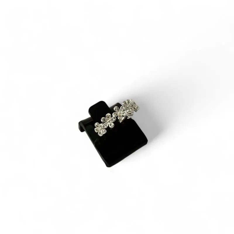 ANEL REGULAVEL 7 FLORES LADO A LADO CRAVEJADO COM ZIRCONIA CRISTAL - BANHADO A PRATA 925