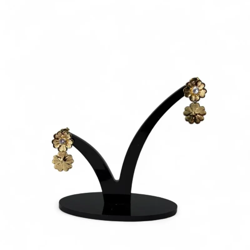 BRINCO COM PENDURICALHO FLOR DUPLA COM PONTO DE LUZ CRISTAL  - BANHADO A OURO 18K