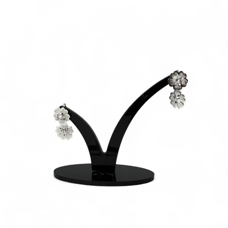 BRINCO COM PENDURICALHO FLOR DUPLA COM PONTO DE LUZ CRISTAL  - BANHADO A PRATA 925