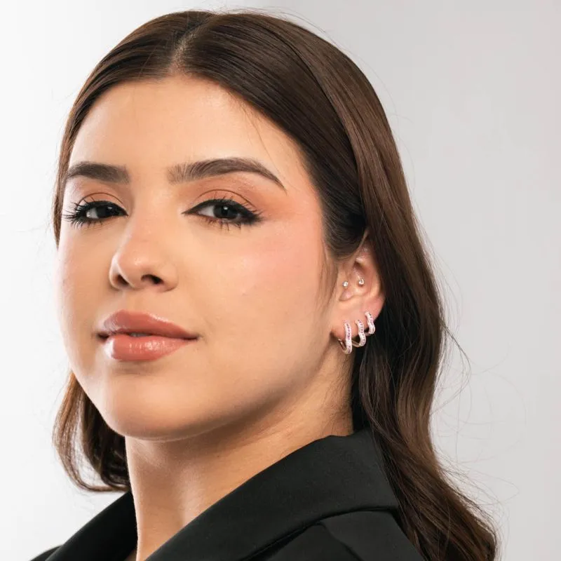 BRINCO ARGOLA CORAÇÃO DE CLICK 1 FILEIRA ZIRCÔNIA PINK COM LATERAL PONTILHADA MÉDIA - BANHADO A OURO 18K