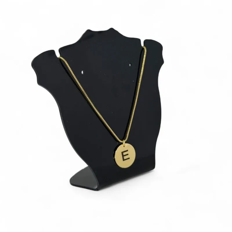 CORRENTE VENEZIANA COM PINGENTE MEDALHA GRAVAÇÃO A LASER E INICIAL E - BANHADO A OURO 18K