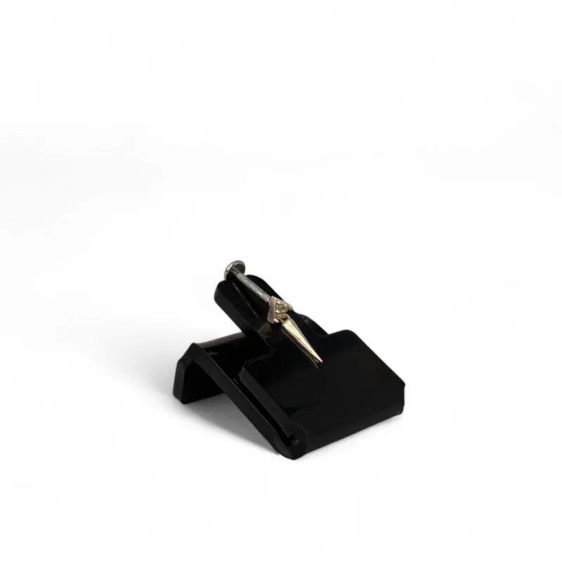 PIERCING PINO TRIANGULO CRAVEJADA COM DETALHE PENDURADO PINO  9MM -PRATA 925 PIERCING PINO TRIANGULO CRAVEJADA COM DETALHE PENDURADO PINO  9MM -PRATA 925