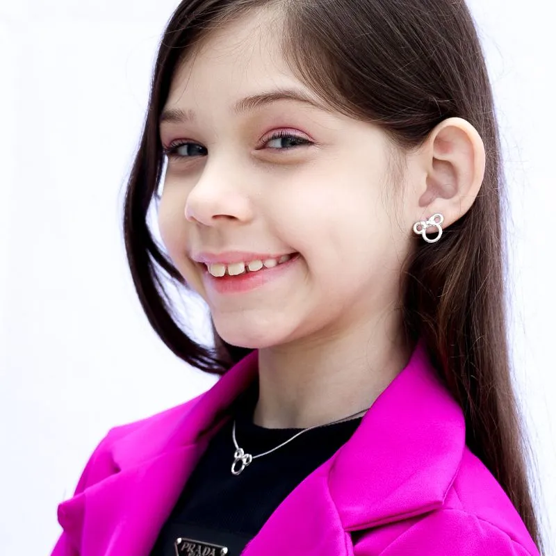 CONJUNTO INFANTIL MINNIE COM LAÇO E PONTO DE LUZ CRISTAL COM EXTENSOR- BANHADO A RÓDIO BRANCO