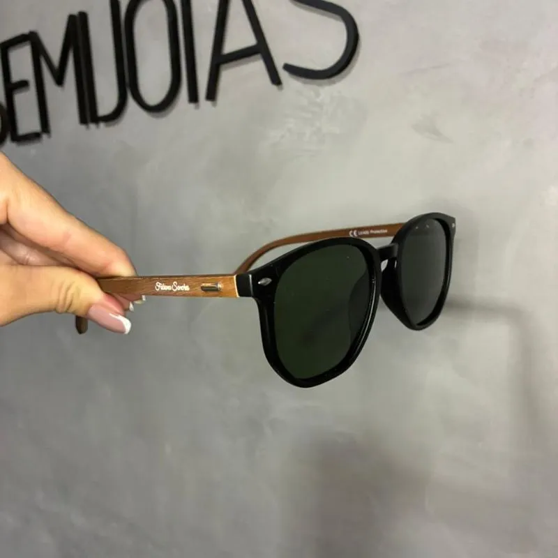 ÓCULOS DE SOL REDONDO COM LENTE PRETA ARMAÇÃO FOSCA AMADERADO MARROM ESCURO  COM PROTEÇÃO UV 400 - MARCA PROPRIA