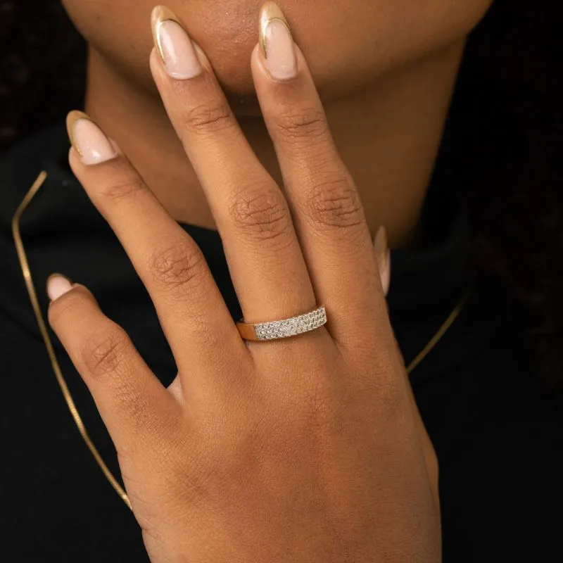 ANEL APARADOR COM FILEIRA TRIPLA CRAVEJADO COM MICRO ZIRCÔNIA CRISTAL Nº 20- BANHADO A OURO 18K