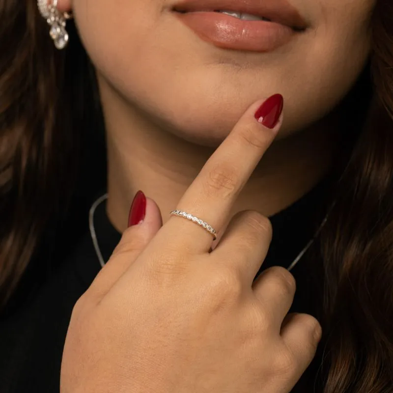 ANEL APARADOR COM MICRO ZIRCÔNIA CRAVEJADA CRISTAL REDONDA  Nº24- BANHADO A PRATA 925