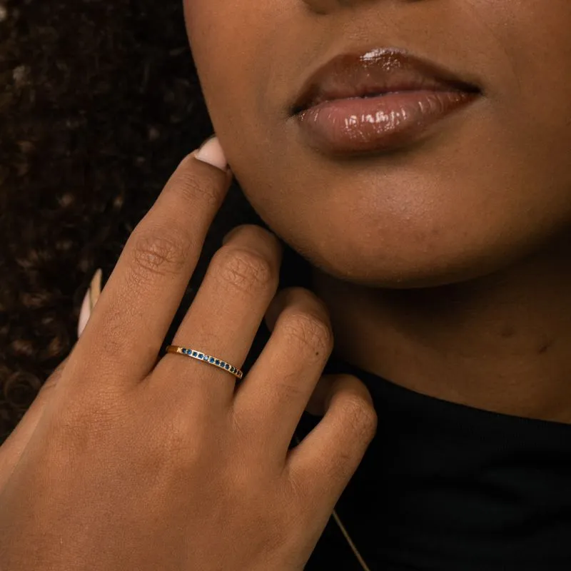 ANEL APARADOR COM MICRO ZIRCÔNIA CRAVEJADA QUADRADA AZUL Nº18- BANHADO A OURO 18K