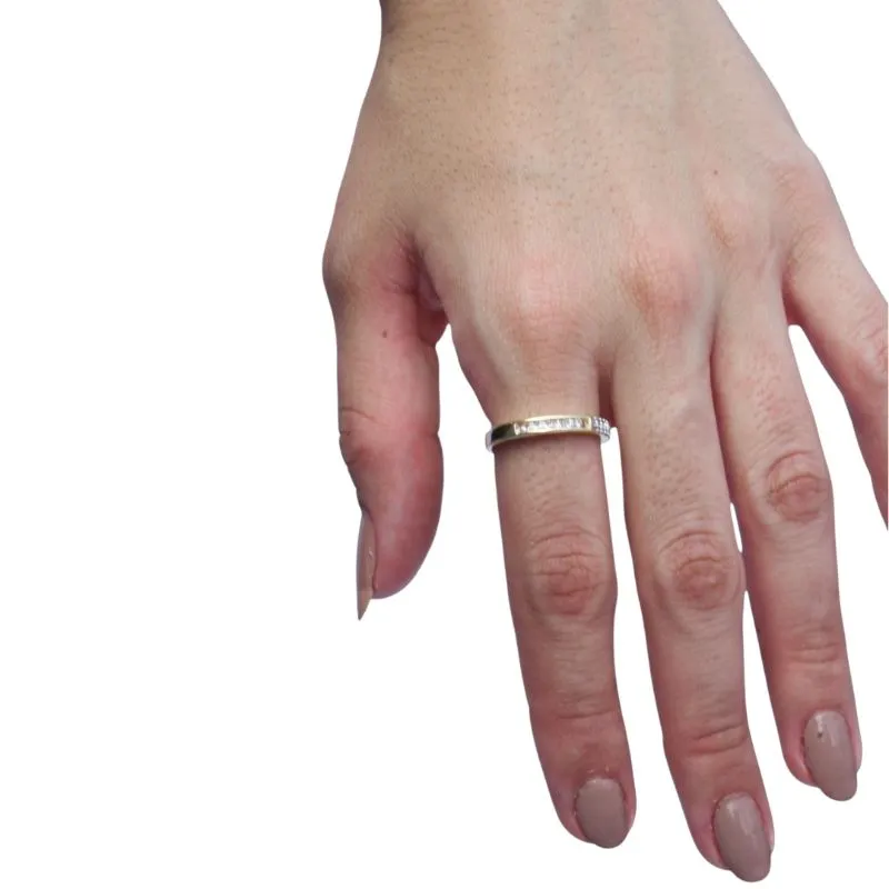 ANEL APARADOR COM FILEIRA DUPLA DE MICRO ZIRCONIA CRISTAL COM APLICAÇÃO DE RODIO BRANCO E NAVETES NA LATERAL Nº 16- BANHADO A OURO 18K