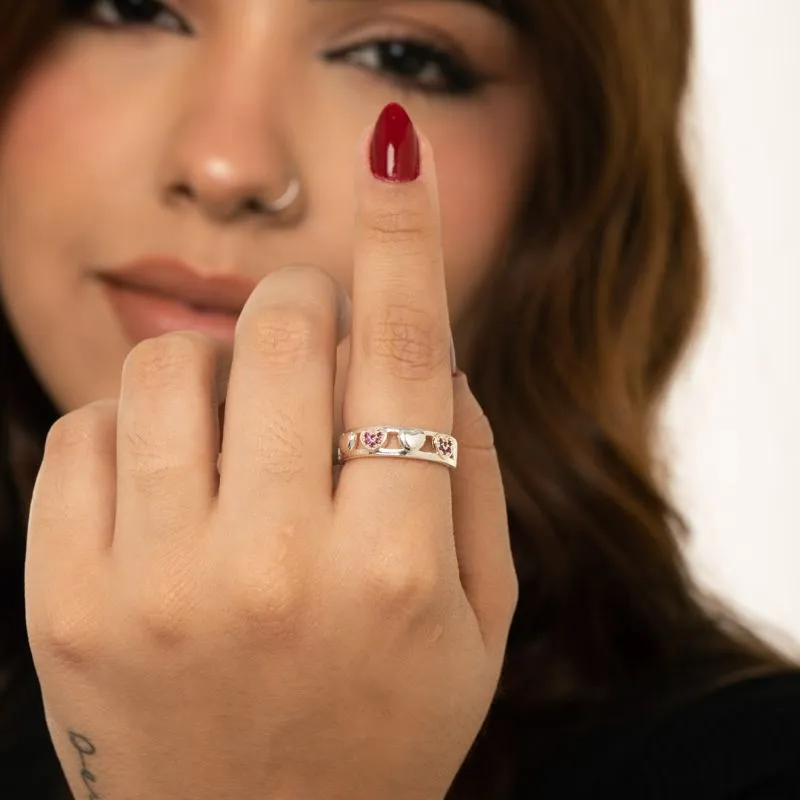 ANEL ARO LARGO COM CORAÇÃO LISO E CORAÇOES EM MICRO ZIRCÔNIA PINK Nº19- BANHADO A PRATA 925