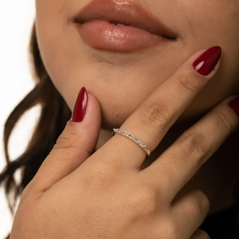 ANEL ARO LISO COM BOLINHAS E NAVETE CRISTAL Nº24- BANHADO A PRATA 925