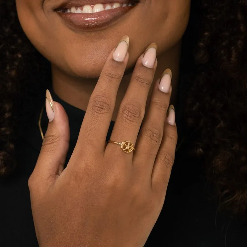 ANEL ARO LISO ESTRELA DO MAR LISA PONTILHADA Nº23 - BANHADO A OURO 18K