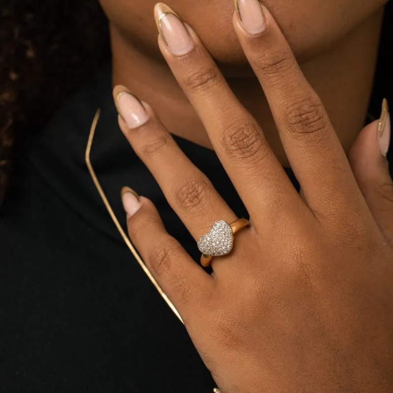 ANEL CORAÇÃO GRANDE CENTRAL  COM CRAVAÇÃO EM ZIRCÔNIA CRISTAL Nº 17- BANHADO A OURO 18K