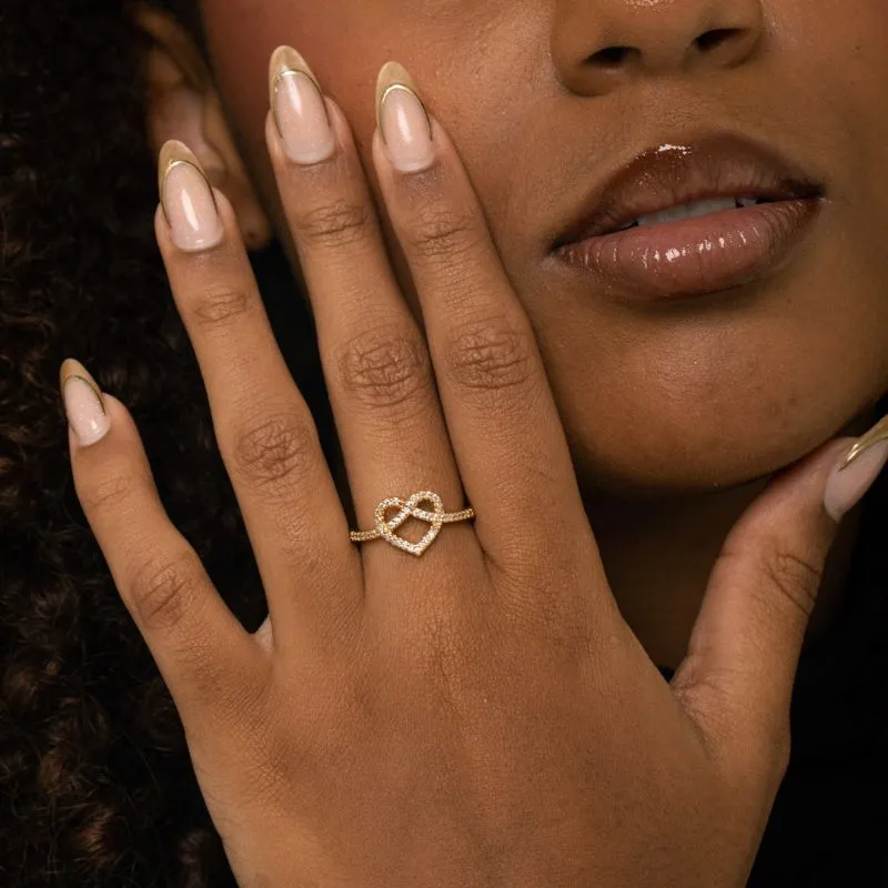 ANEL CORAÇÃO LAÇADO COM ZIRCONIA Nª18 - BANHADO A OURO 18K