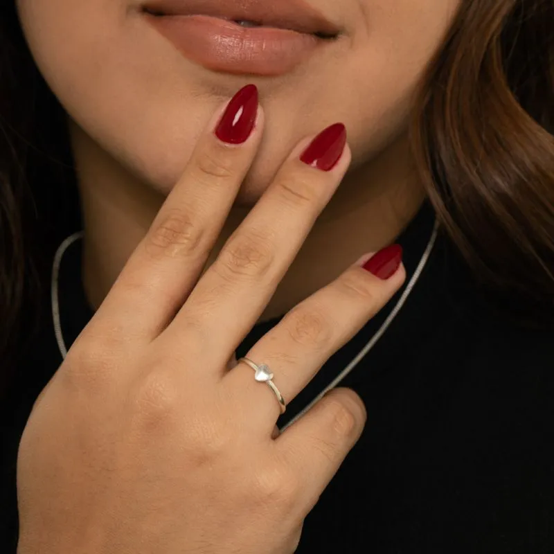 ANEL LISO COM CORAÇÃO PEQUENO LISO N17- BANHADO A RÓDIO BRANCO