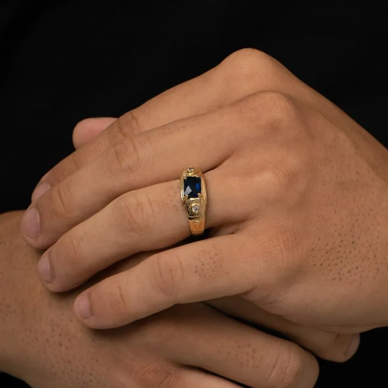 ANEL MASCULINO GRANDE COM PEDRA QUADRADA AZUL E ZIRCÔNIA CRISTAL Nº22  - BANHADO A OURO 18K