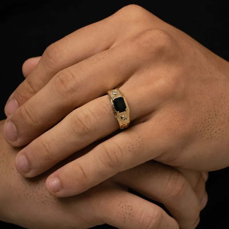 ANEL MASCULINO GRANDE COM PEDRA QUADRADA VERDE E ZIRCÔNIA CRISTAL Nº24 - BANHADO A OURO 18K