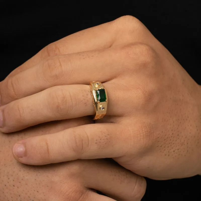 ANEL MASCULINO GRANDE COM PEDRA QUADRADA VERDE E ZIRCÔNIA CRISTAL Nº25 - BANHADO A OURO 18K