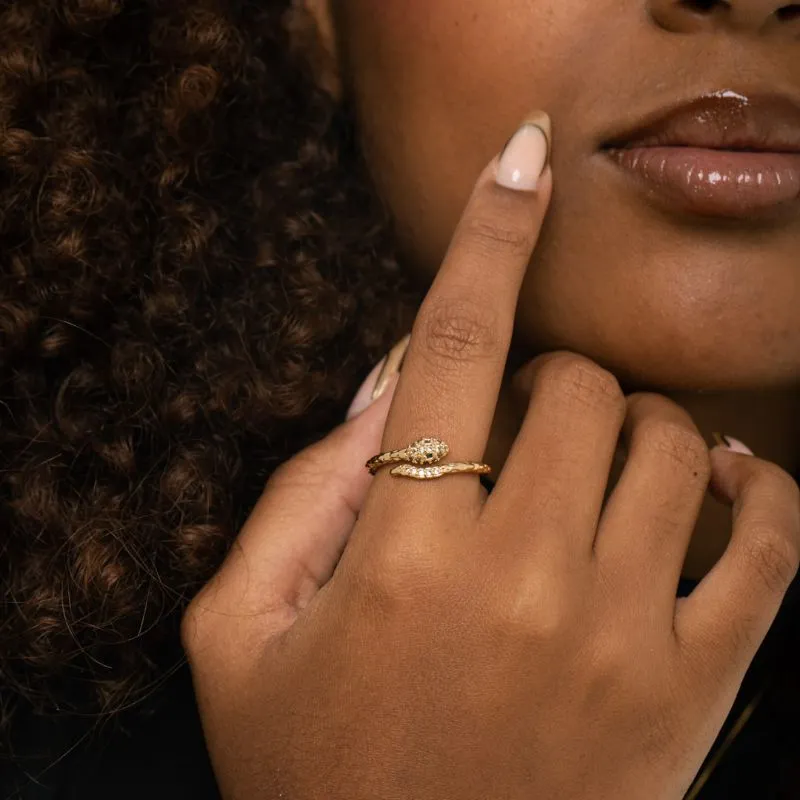 ANEL REGULÁVEL COBRA COM MICRO ZIRCÔNIA CRISTAL - BANHADO A OURO 18K