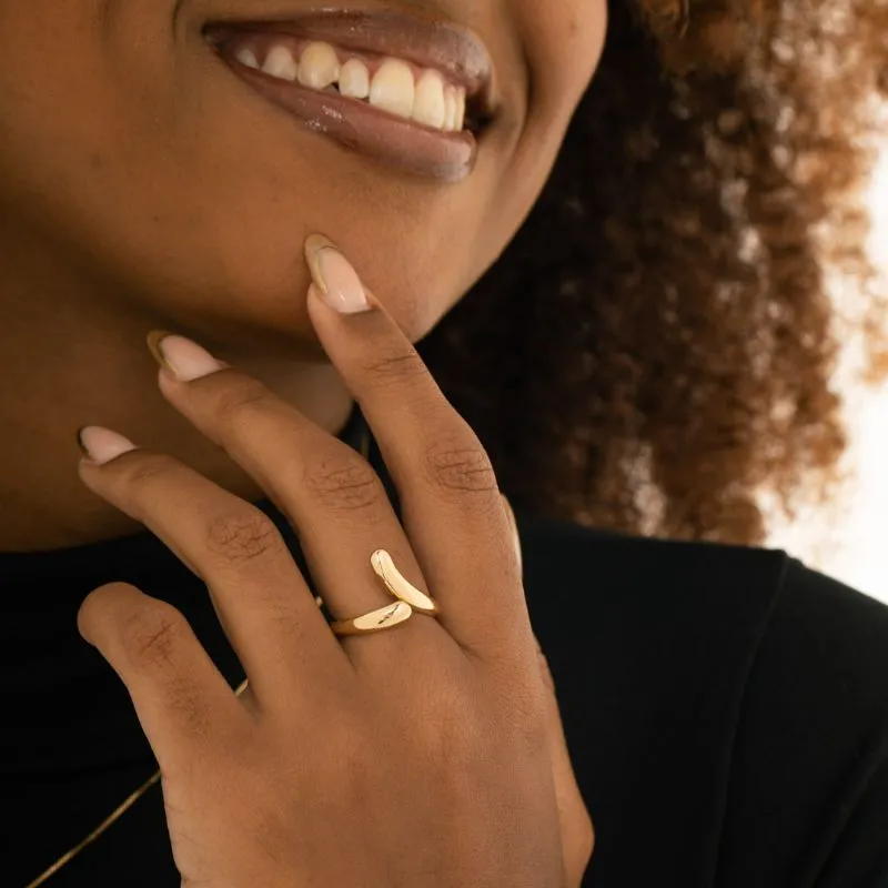 ANEL REGULAVEL COM 2 PONTAS LISAS - BANHADO A OURO 18K