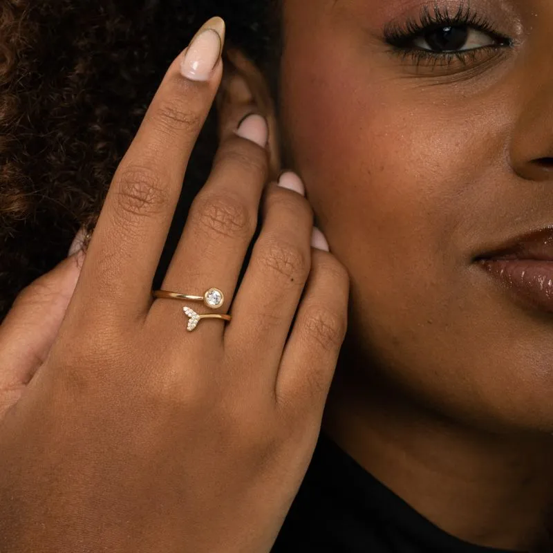 ANEL REGULÁVEL COM CALDA DE SEREIA E MICRO ZIRCÔNIA CRISTAL - BANHADO A OURO 18K