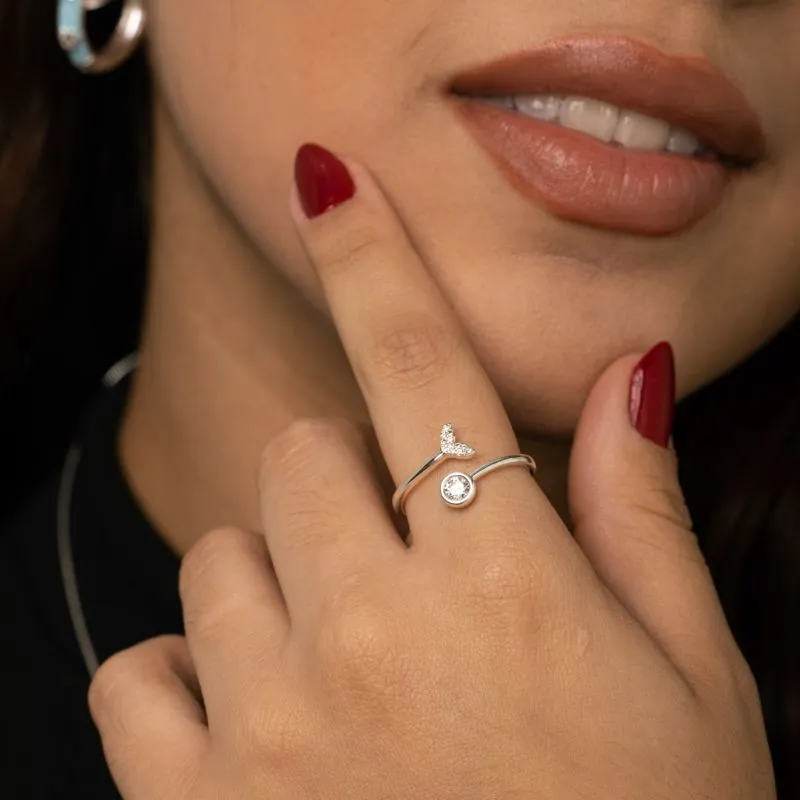 ANEL REGULÁVEL COM CALDA DE SEREIA E MICRO ZIRCÔNIA CRISTAL - BANHADO PRATA 925