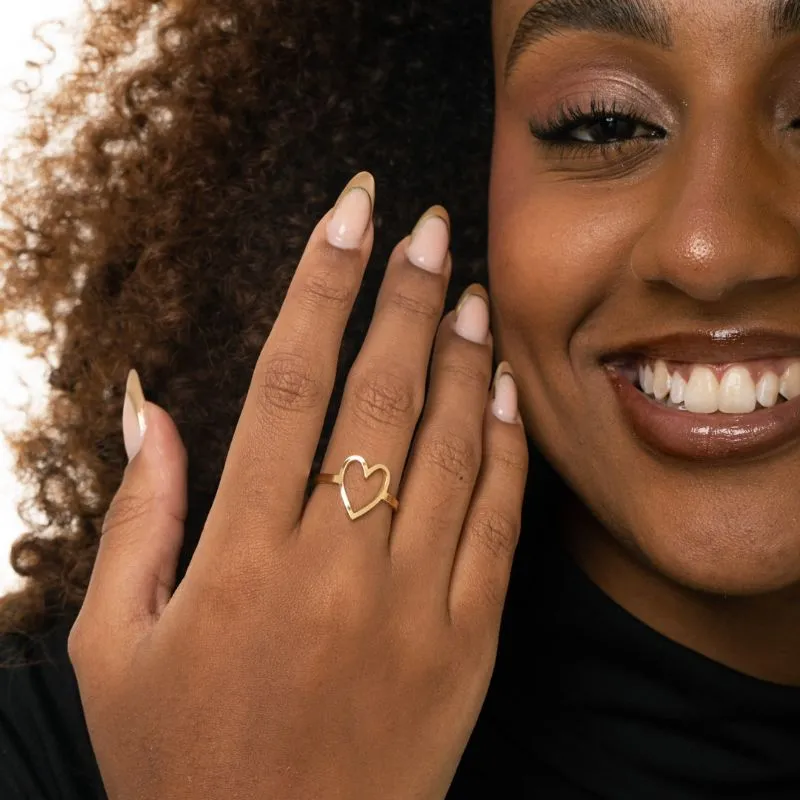 ANEL REGULÀVEL COM CORAÇÃO CUMPRIDO VAZADOS LISO  - BANHADO A OURO 18K