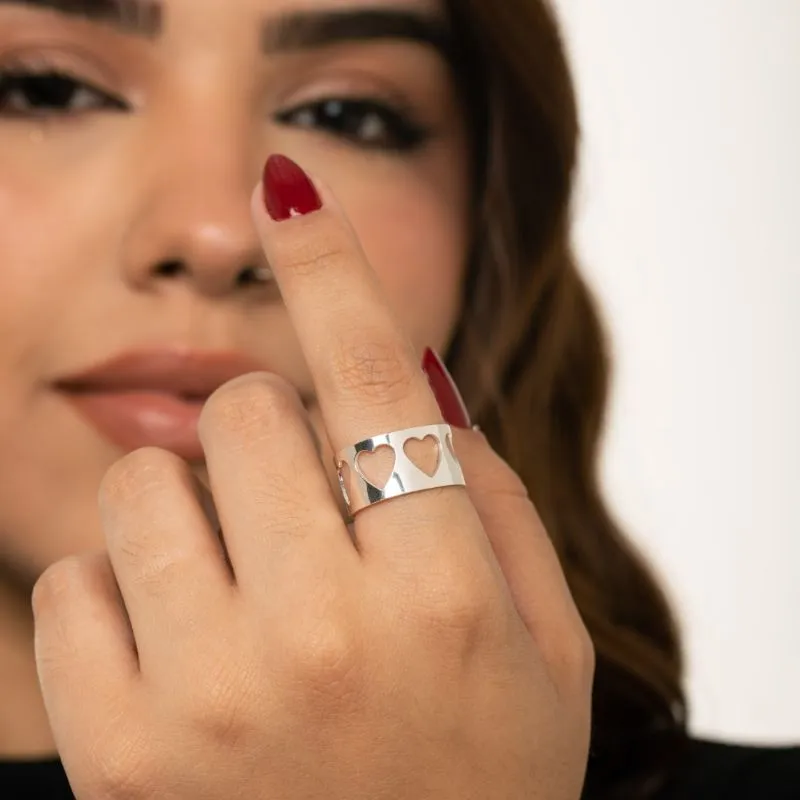 ANEL REGULÀVEL COM CORAÇOES VAZADOS  LADO A LADO LISO  - BANHADO A PRATA 925