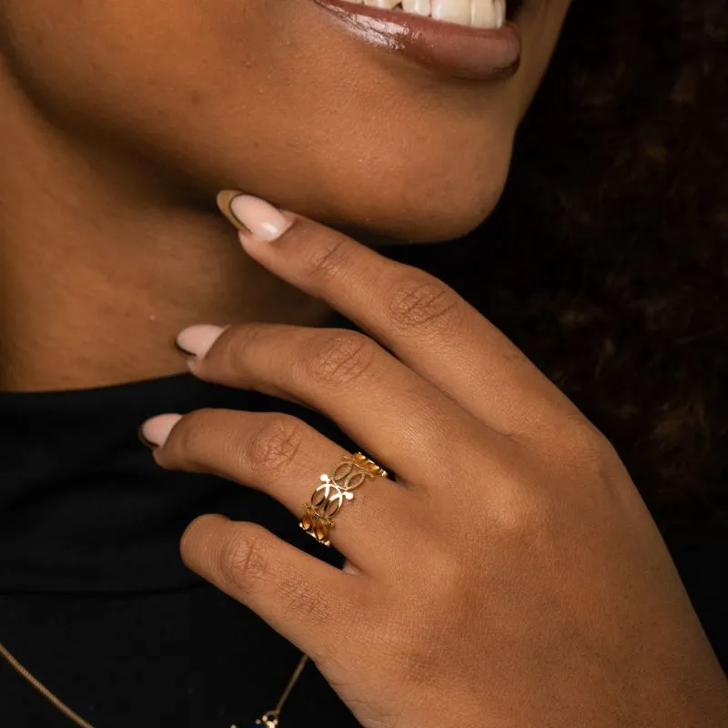 ANEL REGULÀVEL COM TRIÂNGULOS VAZADOS INVERTIDO LISO- BANHADO A OURO 18K