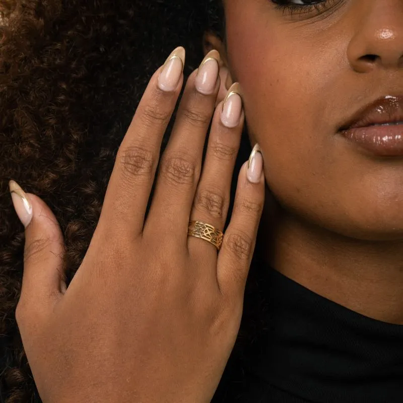 ANEL REGULÀVEL LOSANGO COM DETALHES NA VERTICAL VAZADO LISO  - BANHADO A OURO 18K