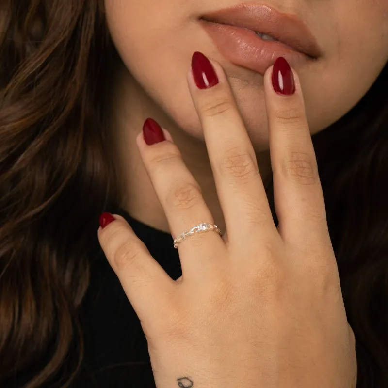 ANEL SOLITÁRIO ARO EM TRIBAL COM PEDRA CENTRAL REDONDA COM 4 GARRAS Nº15- BANHADO A PRATA 925