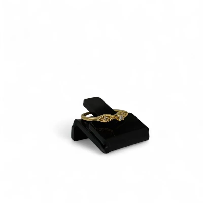 ANEL SOLITÁRIO TIPO FLOR PEDRA CENTRAL QUADRADA 4 GARRAS   Nª13-  BANHADO A OURO 18K