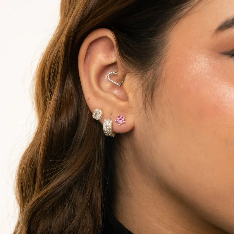 BRINCO ARGOLA MÉDIA QUADRADA 3 FILEIRA CRAVADA COM MICRO ZIRCONIA CRISTAL- BANHADO A PRATA 925