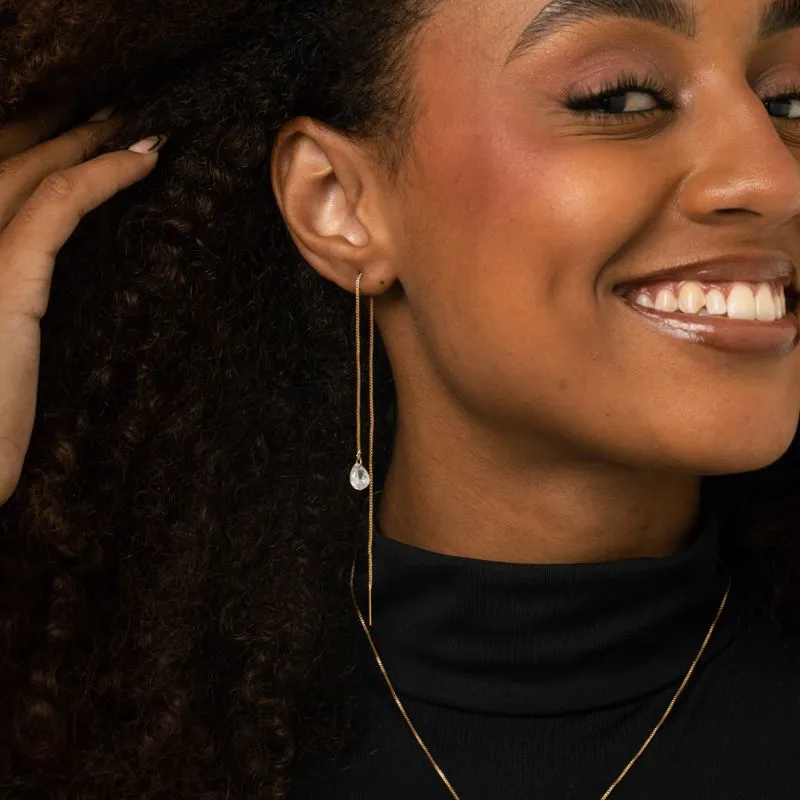 BRINCO MÉDIO CORRENTE VENEZIANA COM PALITO LISO E GOTA CRISTAL DUPLO - BANHADO A OURO 18K