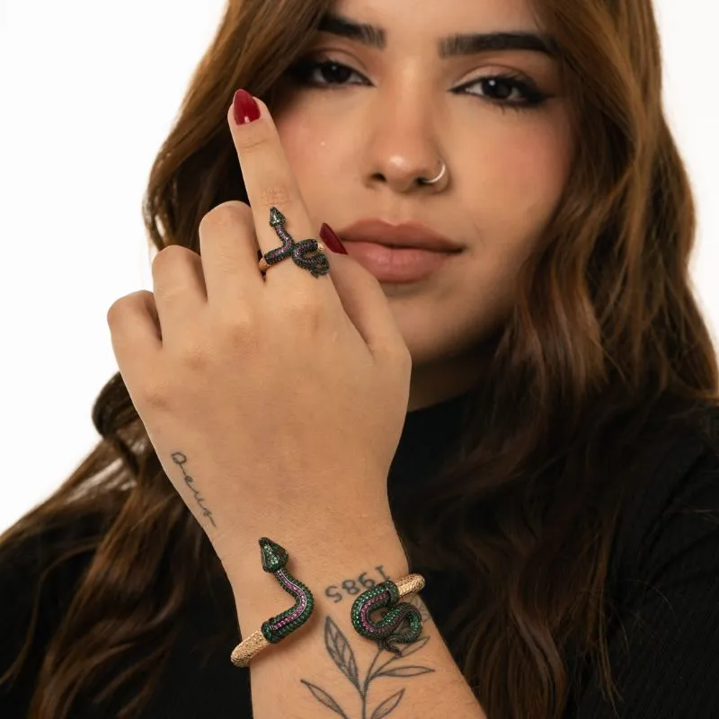 CONJUNTO BRACELETE E ANEL COBRA CRAVEJADA COM MICRO ZIRCÔNIA VERDE, PINK E PRETA ANEL Nº21 - BANHADO A OURO 18K