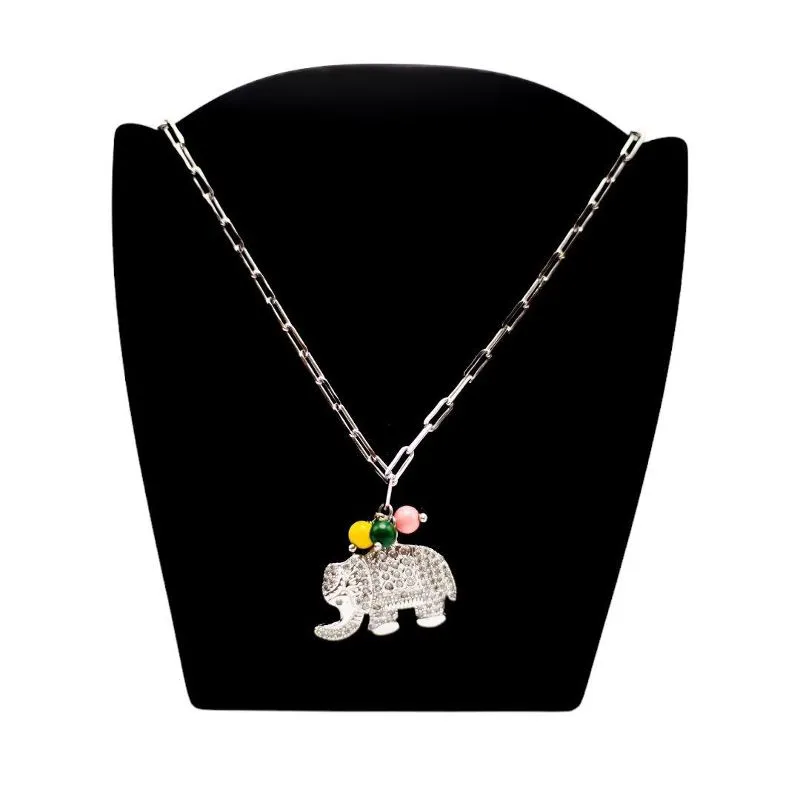 CORRENTE CARTHIE ELEFANTE CRAVEJADO COM MISSANGA COLORS COM EXTENSOR- BANHADO A RÓDIO BRANCO