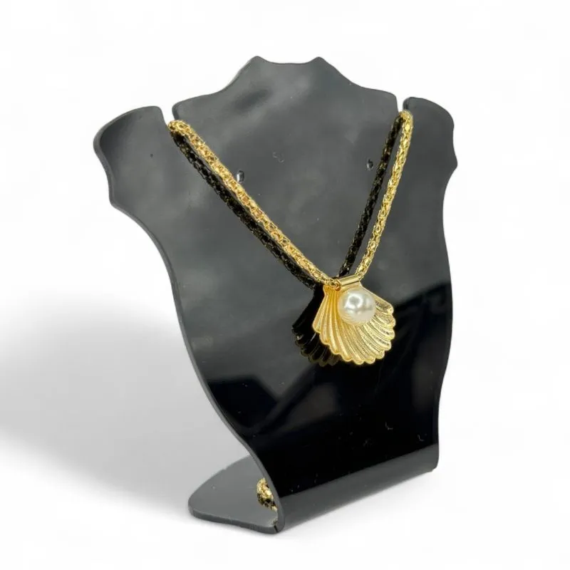 CORRENTE DETALHADA GROSSA COM CONCHA E PÉROLA DENTRO COM EXTENSOR- BANHADO A OURO 18K