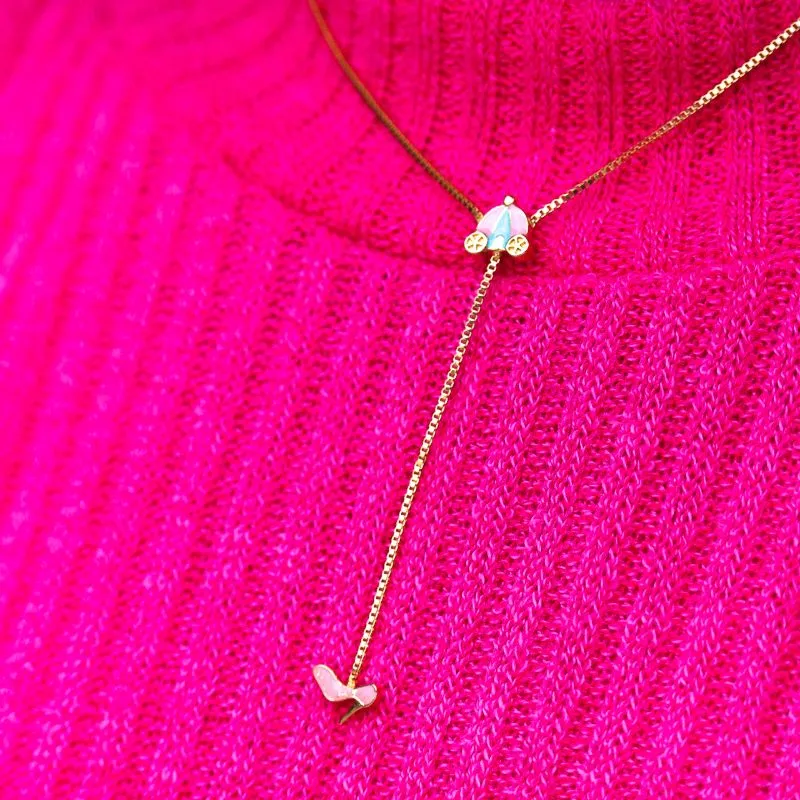 CORRENTE INFANTIL GRAVATINHA CARRUAGEM E SAPATINHO  COM EXTENSOR- BANHADO A OURO 18K