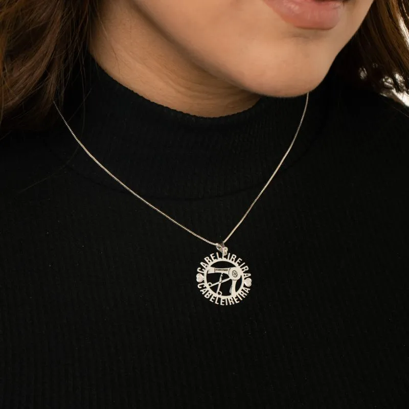 CORRENTE VENEZIANA COM MANDALA PROFISSÃO CABELEIREIRA RESINADA E APLICAÇÃO DE RÓDIO BRANCO  - BANHADO A PRATA 925