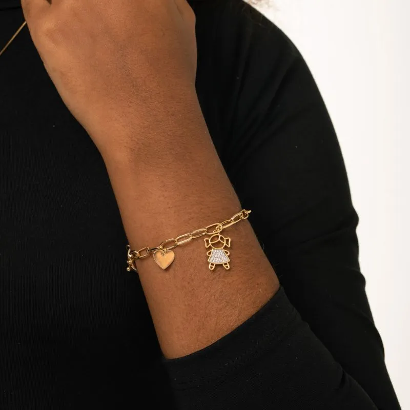 PULSEIRA ELO CARTHIE LARGO COM 1 MENINA CRAVEJADA ZIRCÔNIA CRISTAL E MEDALHAS CORAÇÃO - BANHADO A OURO 18K