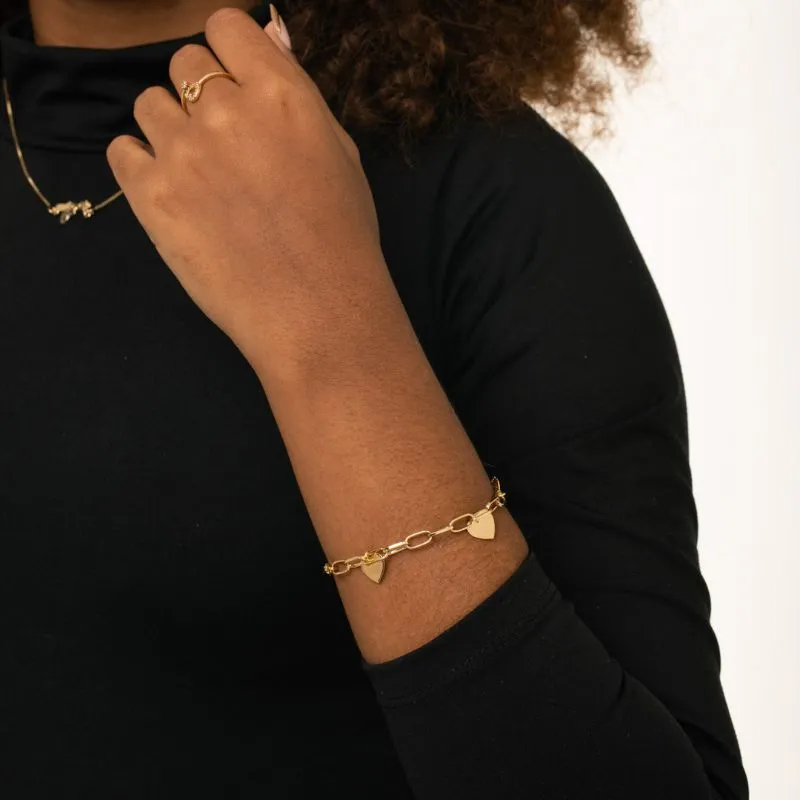 PULSEIRA ELO CARTHIE LARGO COM CORAÇOES EM CHAPA LISO E FECHO MOSQUETÃO OU BOIA - BANHADO A OURO 18K