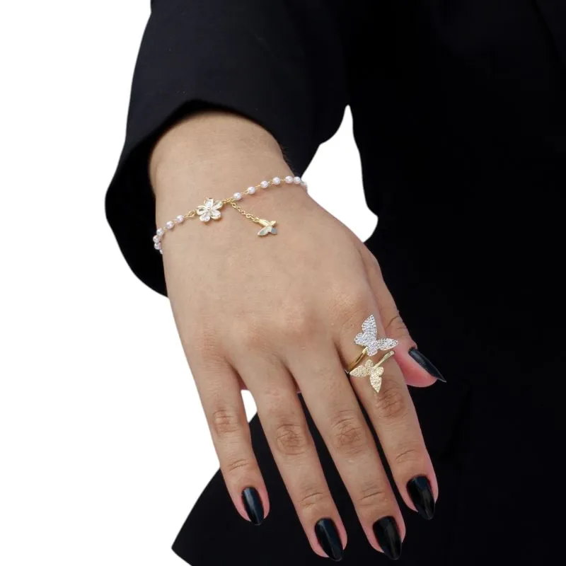 PULSEIRA PÉROLA COM FLOR EM NAVETE CRISTAL E BORBOLETA LISA PENDURADA E EXTENSOR - BANHADO A OURO 18K