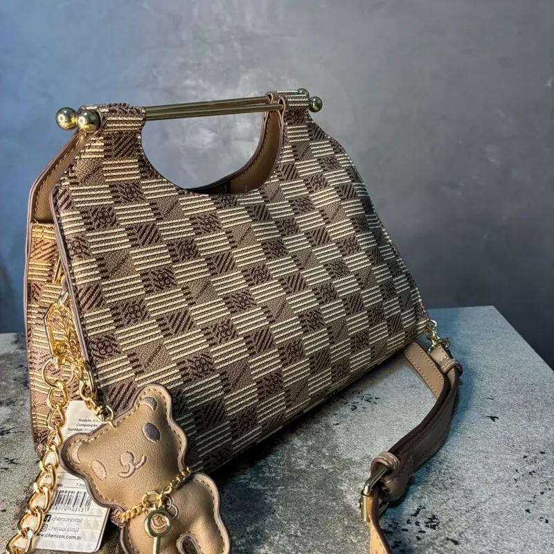 BOLSA BEGE E MARROM QUADRICULADA + ALÇA REMOVIVEL E CHAVEIRO URSINHO ALMOFADADO CHENSON