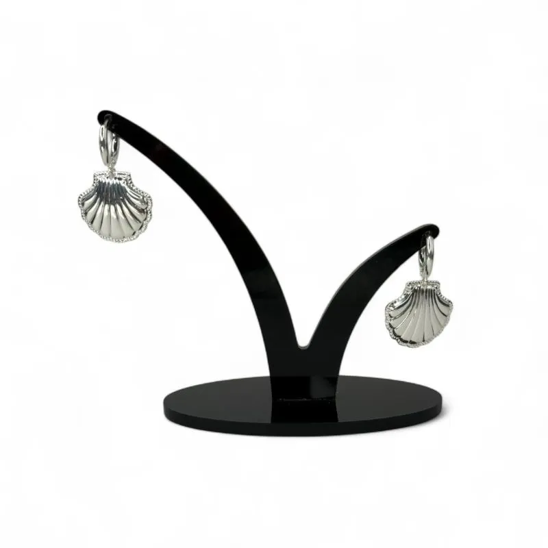 BRINCO ARGOLA CONCHA MÉDIA LISA COM DETALHES - BANHADO A PRATA 925