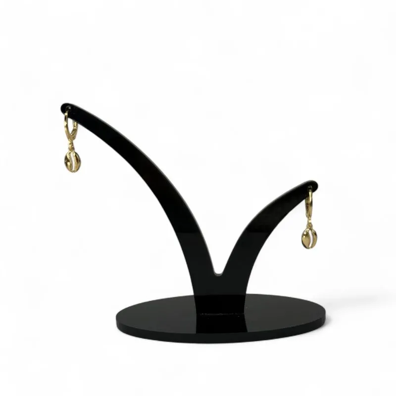 BRINCO ARGOLA COM PENDURICALHO BUZIOS LISA - BANHADO A OURO 18K
