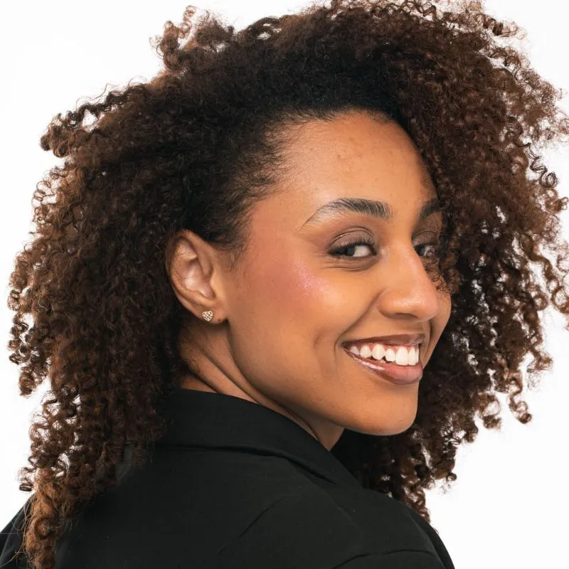 BRINCO PEQUENO CORAÇÃO COM MICRO ZIRCONIA CRISTAL QUADRICULADO - BANHADO A OURO 18K