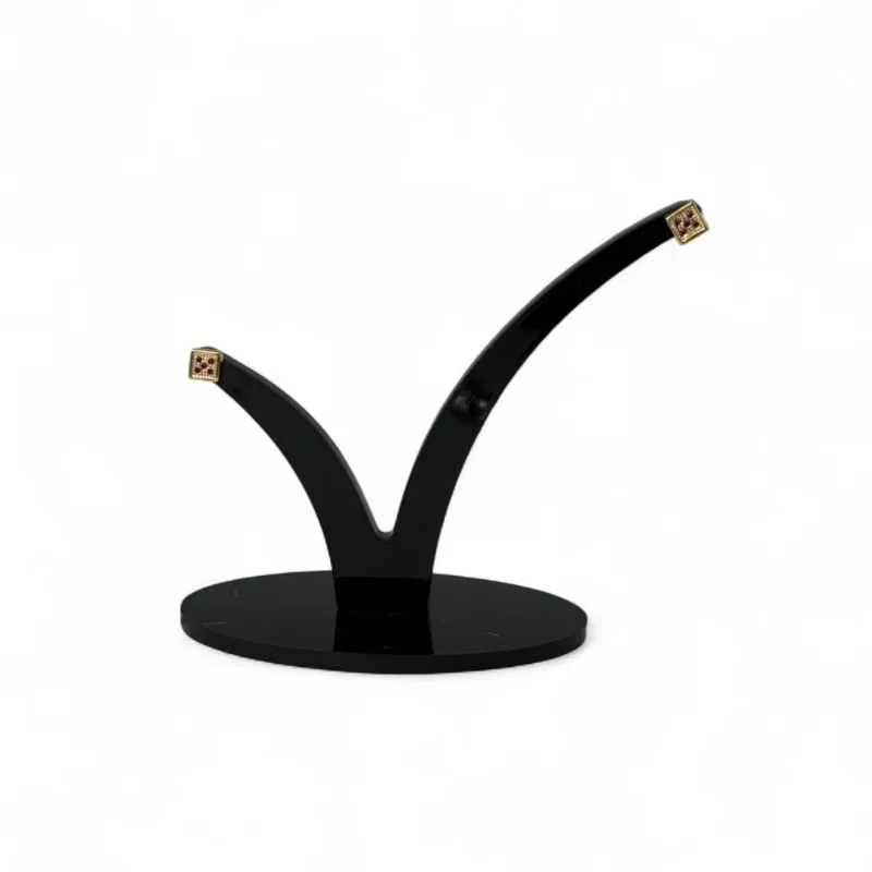 BRINCO PEQUENO GRANDE QUADRADO COM 4 PEDRA ZIRCONIA VERMELHA - BANHADO A OURO 18K